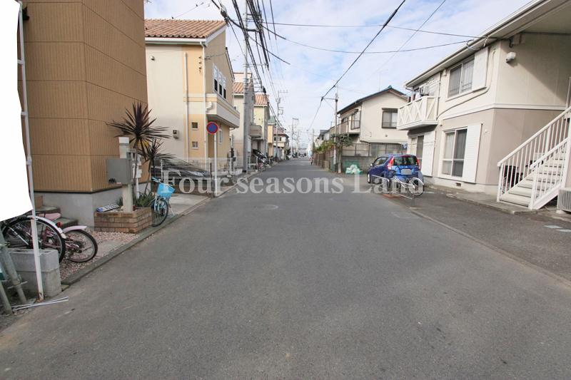 Local photos, including front road. Local (12 May 2013) Shooting