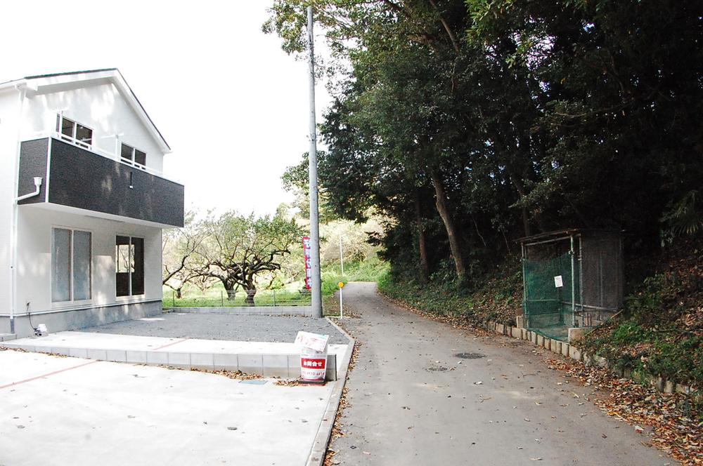 Local photos, including front road. Local (10 May 2013) Shooting