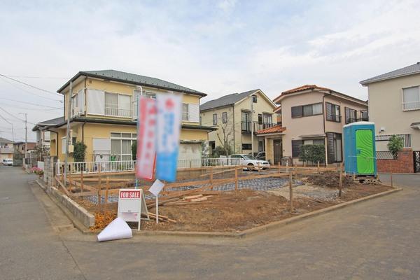 Local photos, including front road. Local (12 May 2013) Shooting