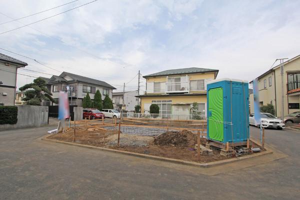 Local appearance photo. Front road is also widely living environment favorable. 