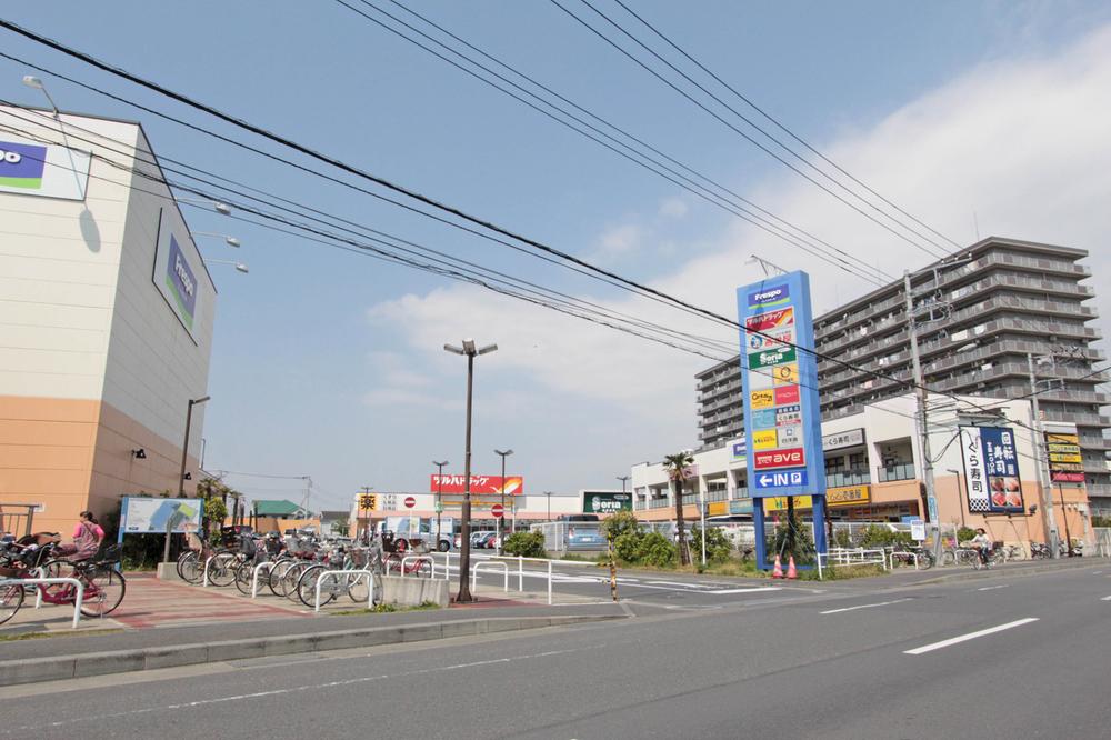 Shopping centre. Until Frespo Chigasaki 650m