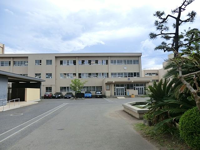 Junior high school. Chigasaki 1052m City to the first junior high school