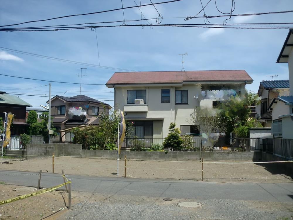 Local photos, including front road. Local (07 May 2012) shooting