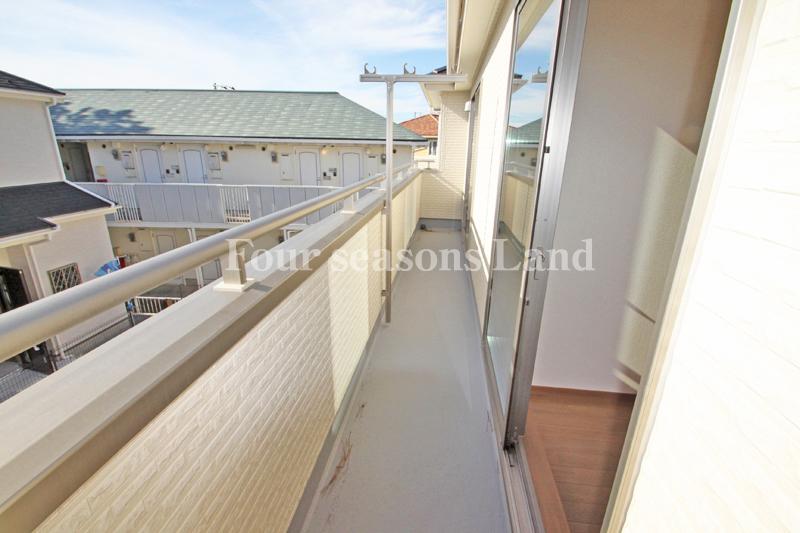 Balcony. Local (September 2013) Shooting Building 3