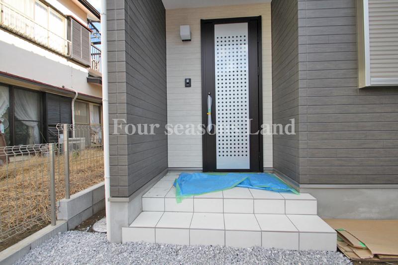 Entrance. Local (12 May 2013) Shooting