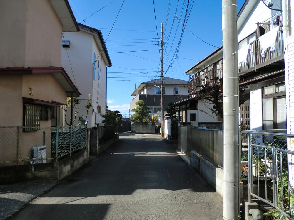 Local photos, including front road. Local (12 May 2013) Shooting