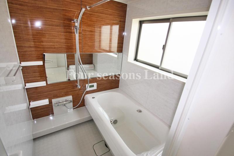 Bathroom. The company construction cases