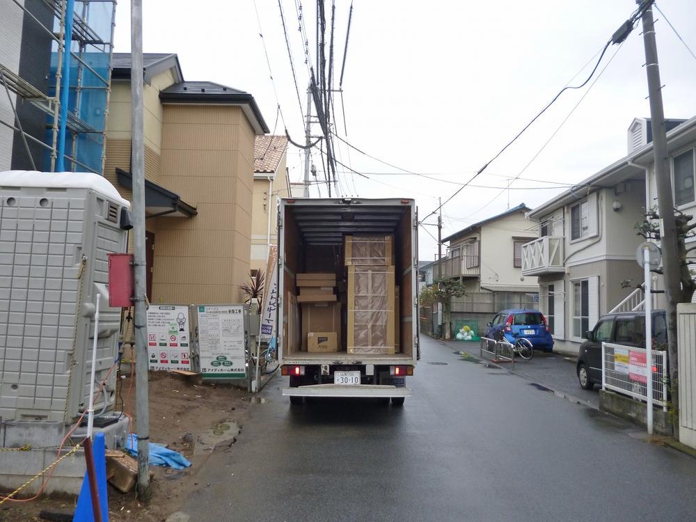 Local photos, including front road. Local (December 27, 2013) Shooting