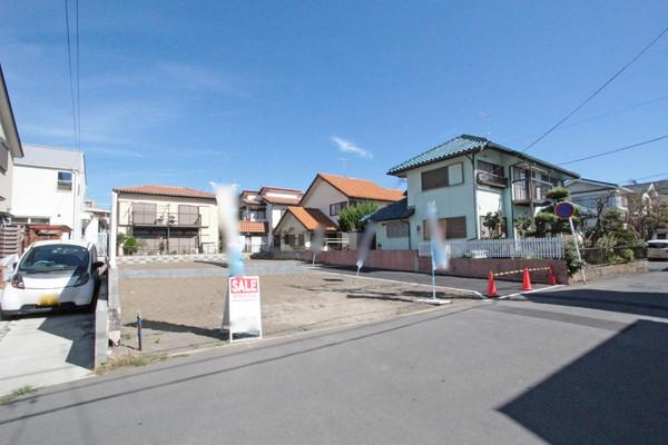 Local photos, including front road. Front road public road is located width 5m.