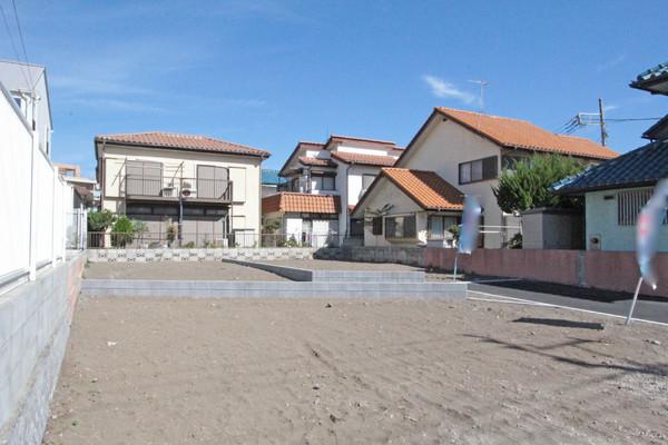 Local appearance photo. From the subdivision north