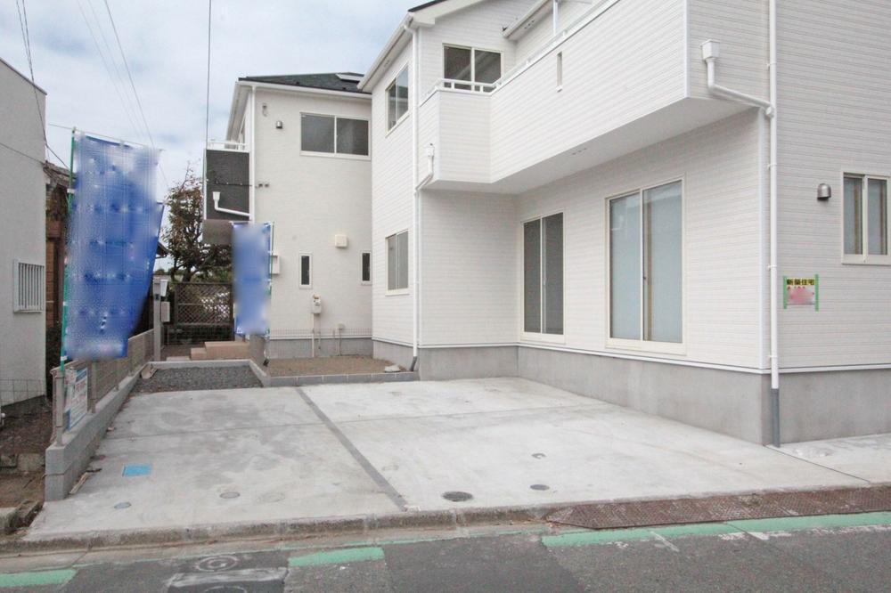 Parking lot. Local (09 May 2003) Shooting