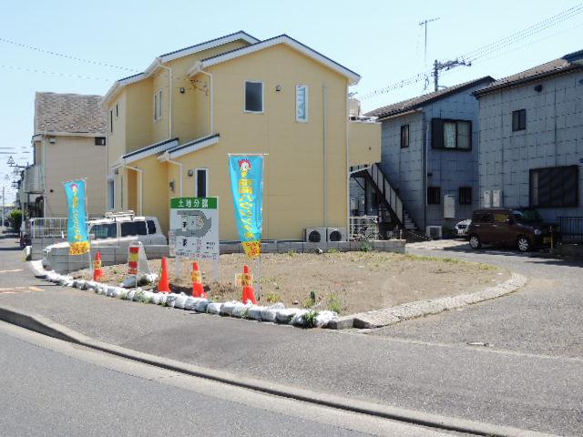 Local photos, including front road. Local (11 May 2013) Shooting