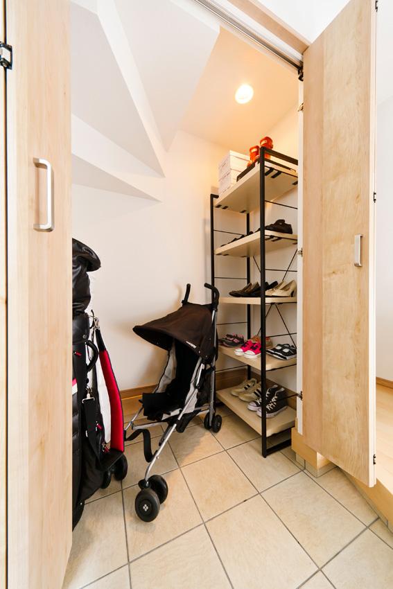 Same specifications photos (Other introspection). Shoes closet