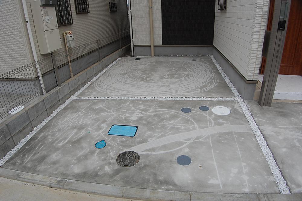 Parking lot. Local (10 May 2013) Shooting