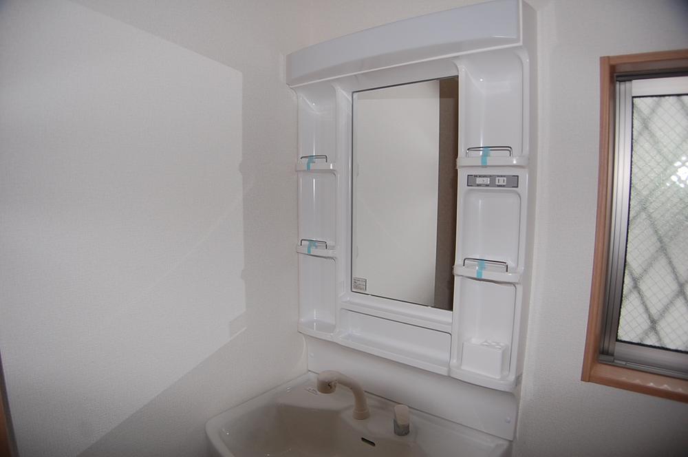 Wash basin, toilet. Indoor (10 May 2013) Shooting