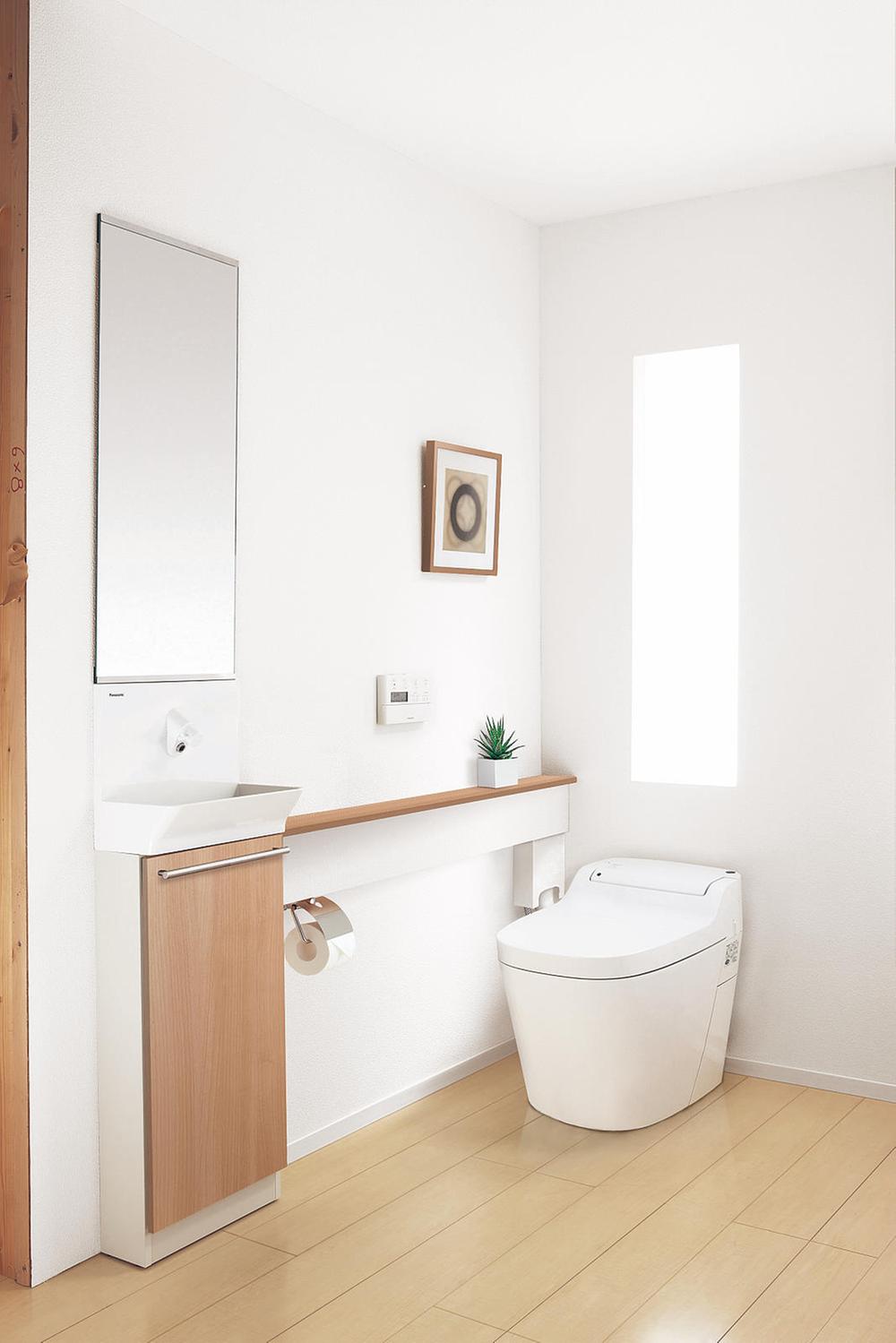 Toilet. Panasonic "La Uno" use. It does not stick traditional wheel Jimi organic glass-based new material. Firm cleaning with foam and water every time the flow with a small amount of water. Very fashionable wash-basin is in a different.