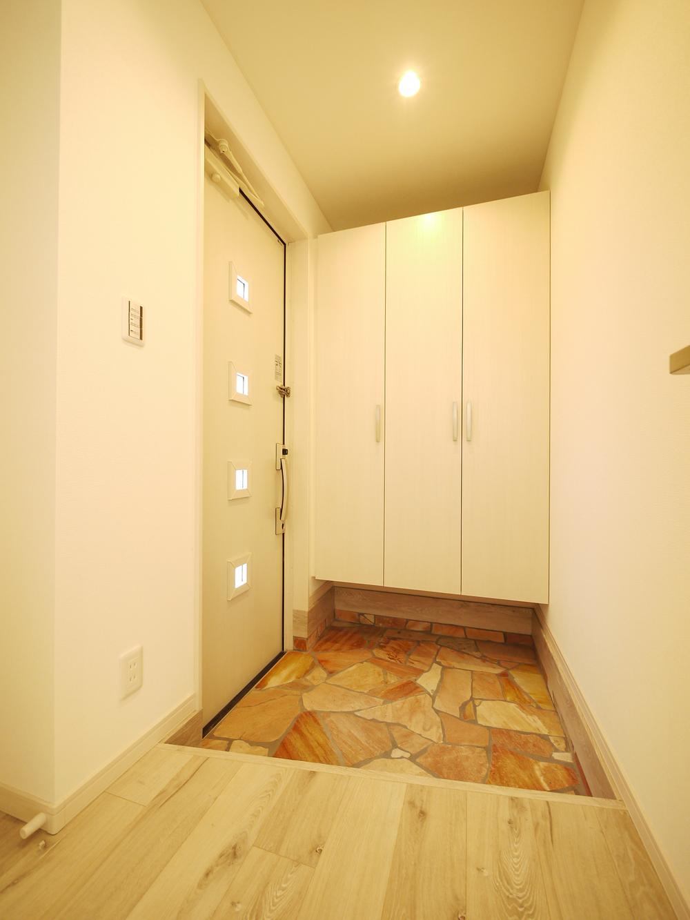 Entrance. Local (2013 years August) Shooting