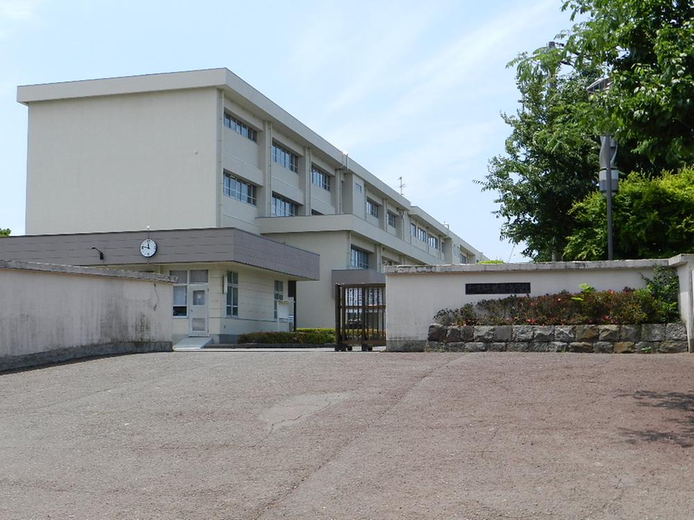 Junior high school. Chigasaki City Tsurumine until junior high school 511m