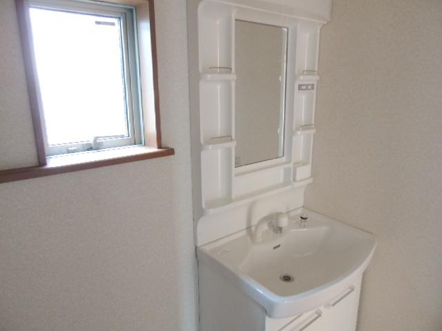 Wash basin, toilet. Indoor (10 May 2013) Shooting