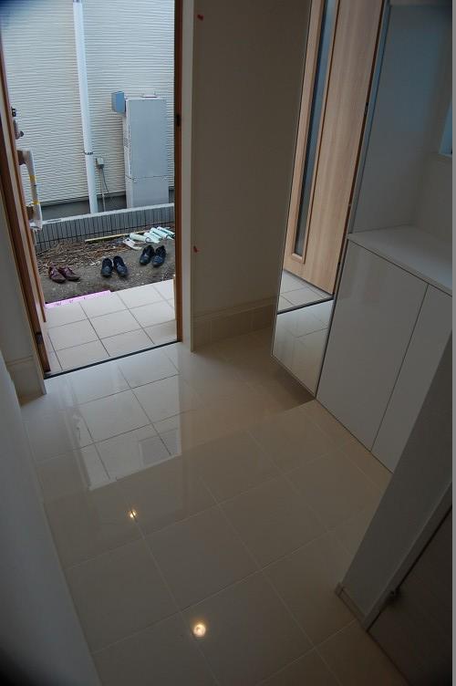 Entrance. Local (12 May 2013) Shooting