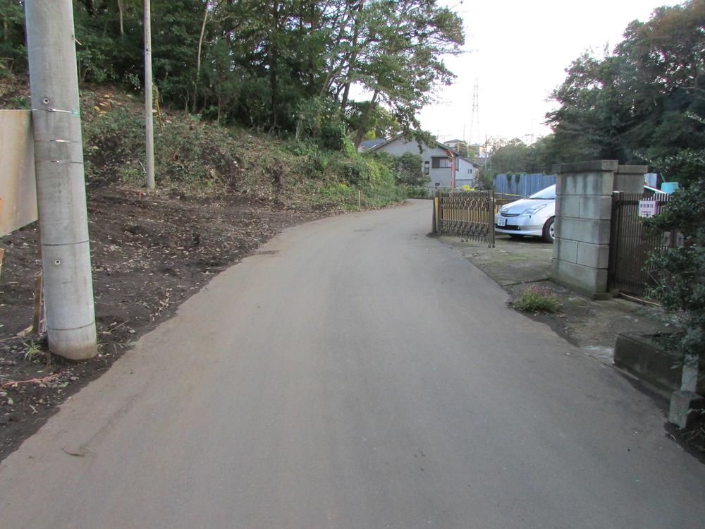 Local photos, including front road. Local (11 May 2013) Shooting