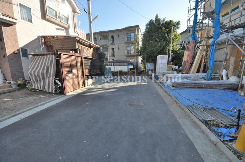 Local photos, including front road. Local (12 May 2013) Shooting