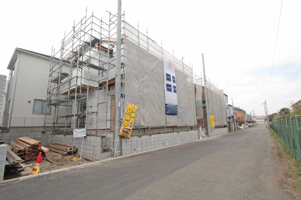 Local photos, including front road. update 2013 November 03 day shooting