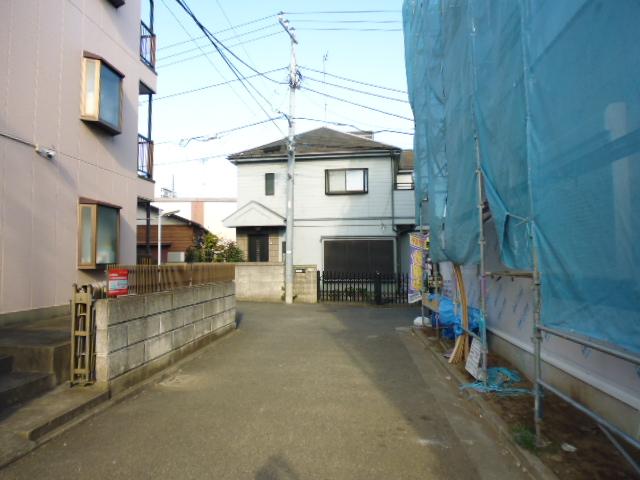 Local photos, including front road. Local (09 May 2013) Shooting