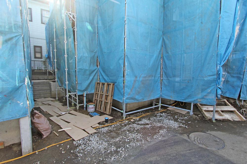 Parking lot. B Building