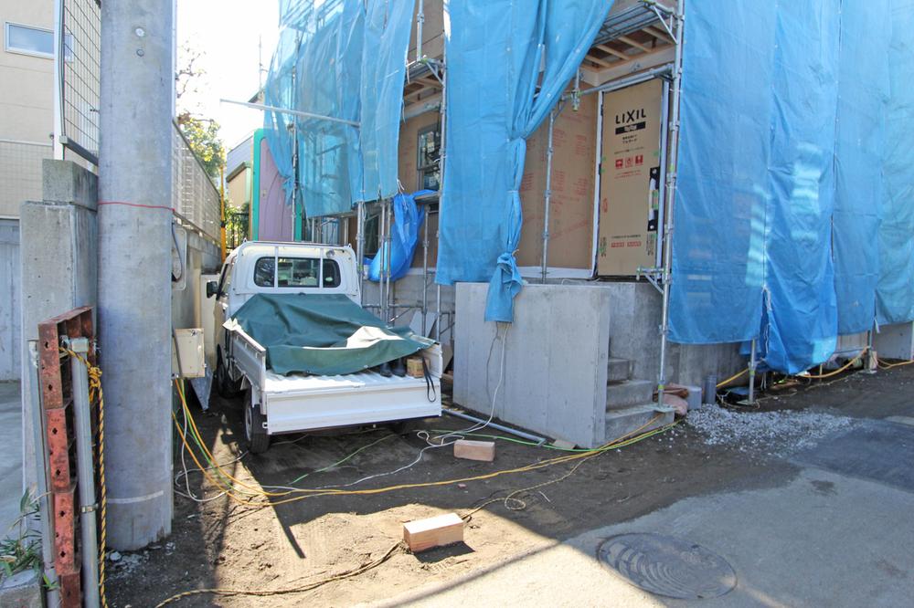 Parking lot. A Building