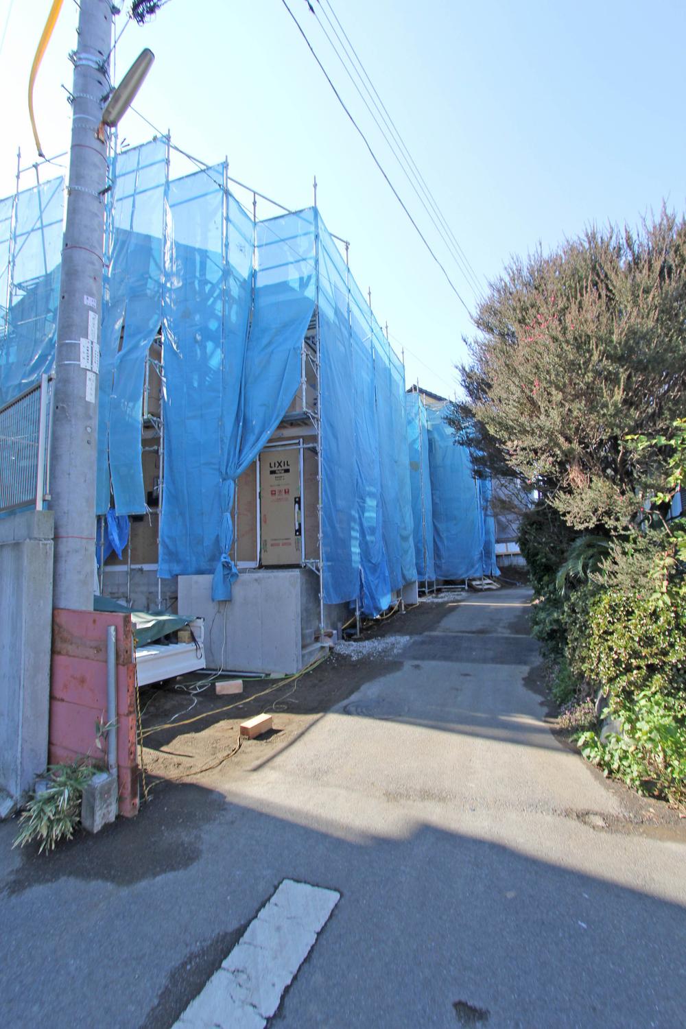 Local photos, including front road. Local (11 May 2013) Shooting