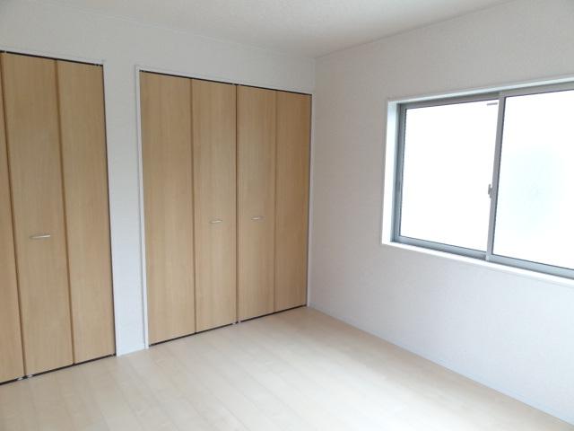 Non-living room. Indoor (11 May 2013) Shooting All rooms with storage