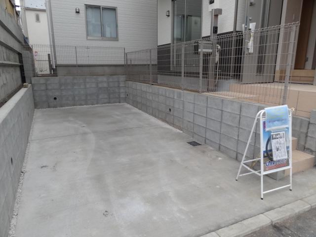 Parking lot. Local (12 May 2012) shooting Large vehicles that can accommodate