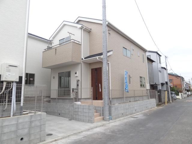 Local photos, including front road. Local (11 May 2013) Shooting