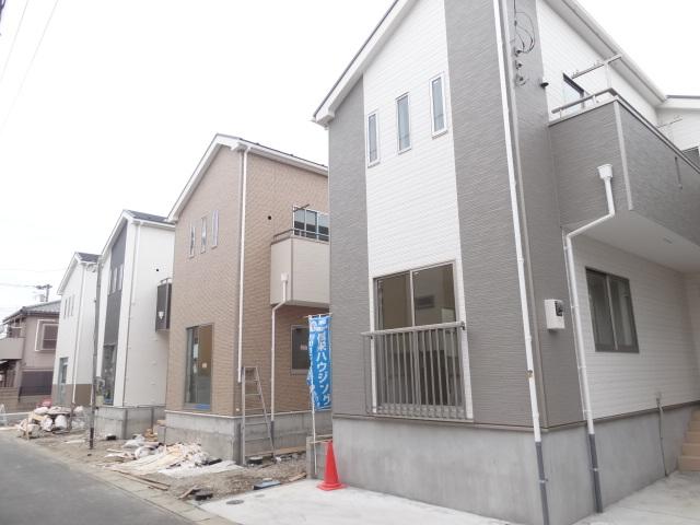 Local photos, including front road. Local (12 May 2012) shooting