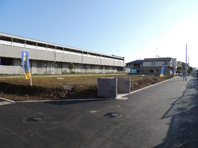 Local photos, including front road. Local (12 May 2013) Shooting