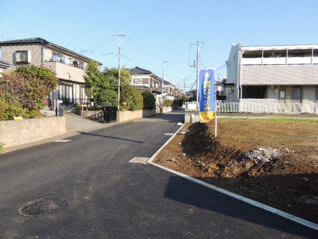 Local photos, including front road. Local (12 May 2013) Shooting