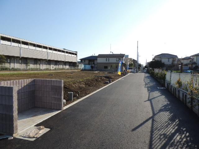 Local photos, including front road. Local (12 May 2013) Shooting