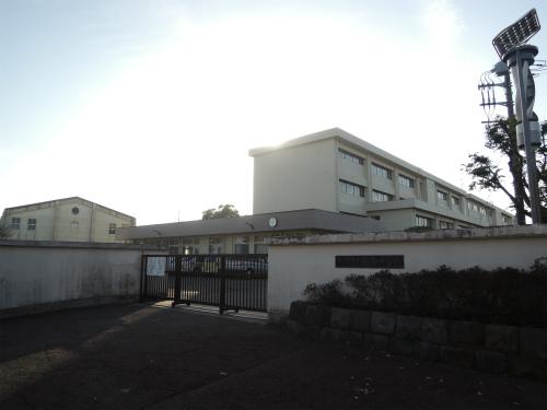 Junior high school. Tsurumine until junior high school 940m