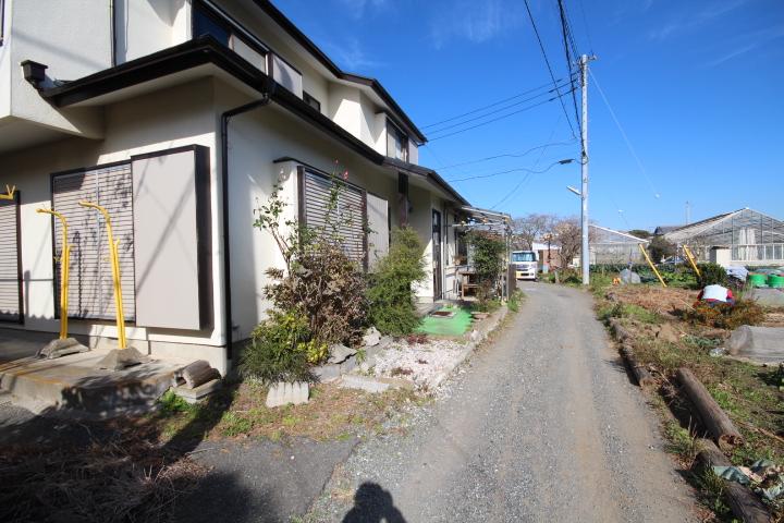 Local photos, including front road. Local (12 May 2013) Shooting