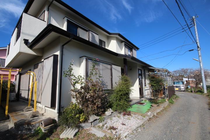 Local photos, including front road. Local (12 May 2013) Shooting