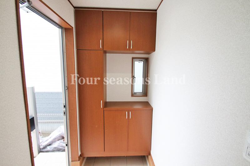 Entrance. Local (September 2013) Shooting