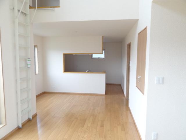 Living. Indoor (07 May 2013) Shooting