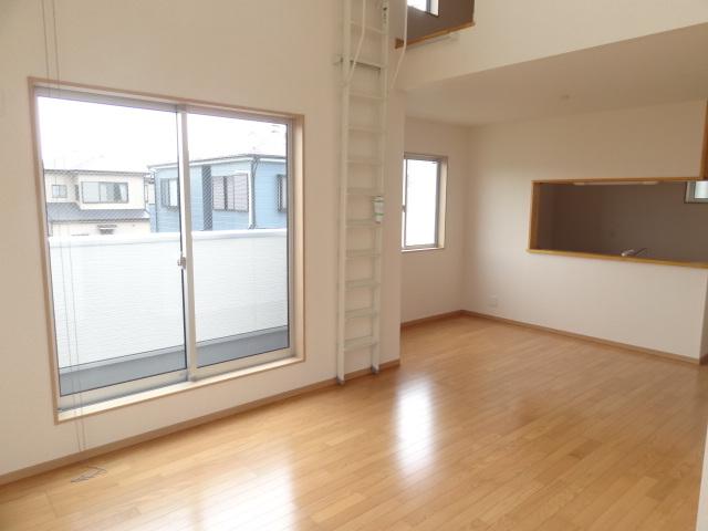 Living. Indoor (07 May 2013) Shooting