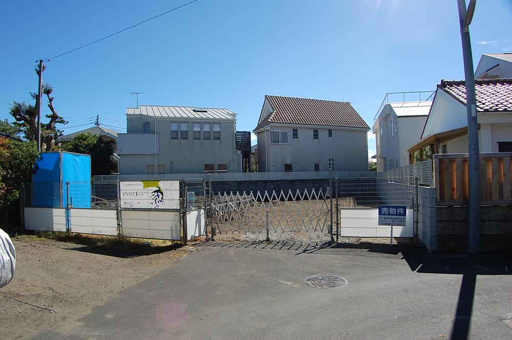 Local photos, including front road. Local (10 May 2013) Shooting