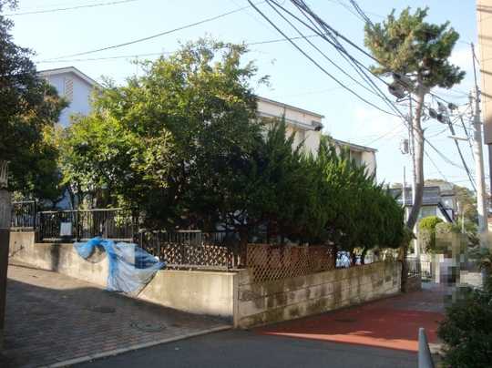 Local land photo. ● shooting from the southeast direction. The south side is a passage portion of the adjacent land apartment. Dust net