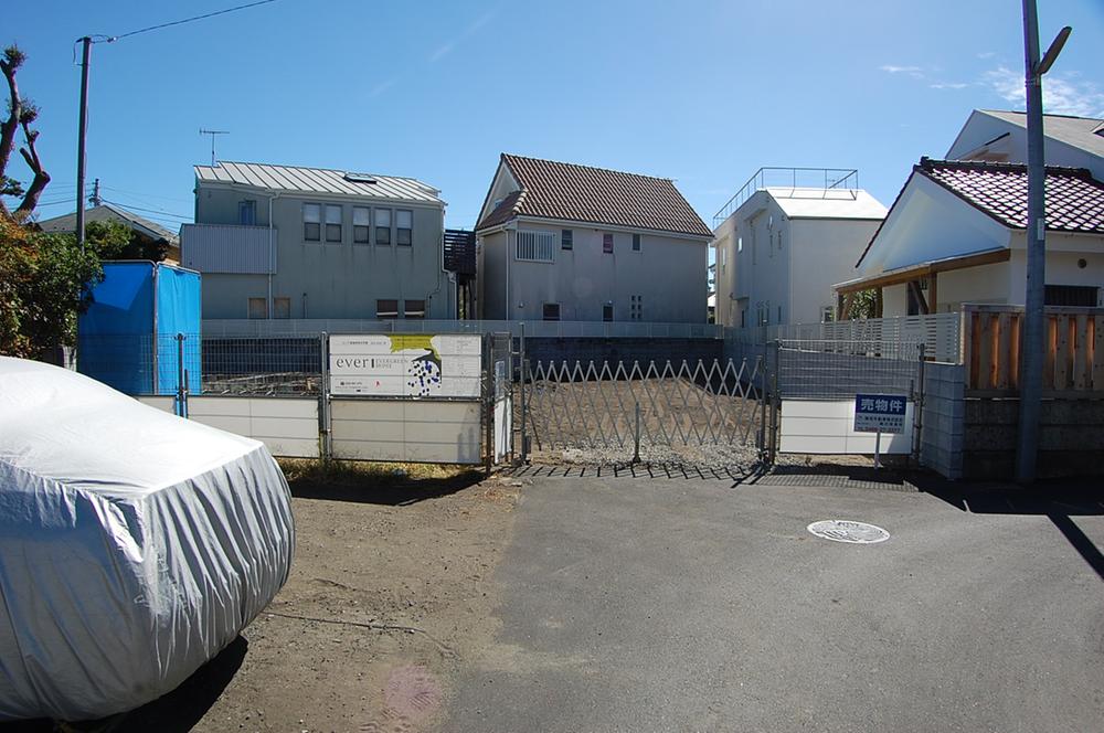 Local photos, including front road. Local (10 May 2013) Shooting