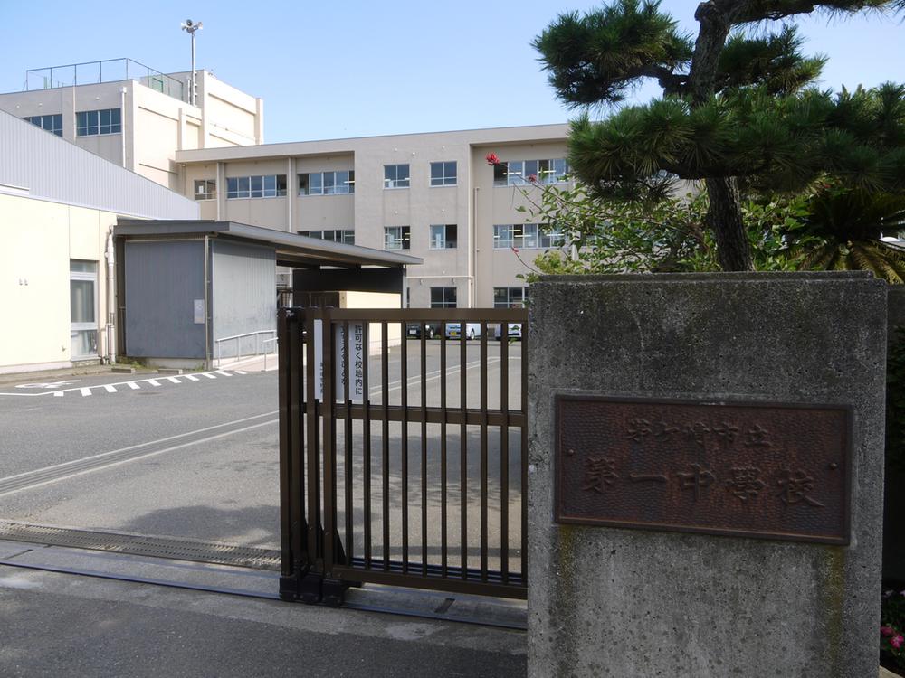 Junior high school. Chigasaki 1139m City to the first junior high school