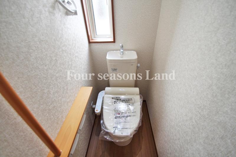 Toilet. Indoor (September 2013) Shooting Building 3