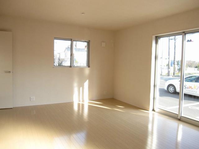 Same specifications photos (living)